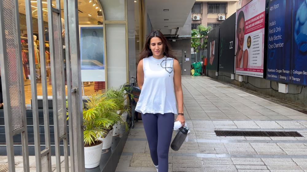 pragya-kapoor-was-snapped-at-the-gym-in-bandra-keeping-her-fitness-game-strong